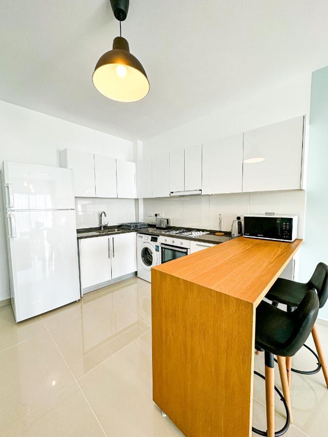 Luxury Sea View Two Bedroom Apartment In Caesar Resort & Spa, Long Beach Perivolia tou Trikomou Eksteriør bilde
